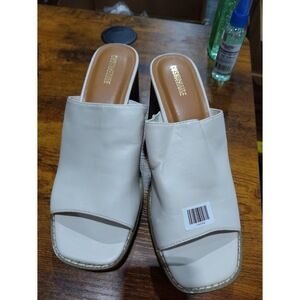 CUSHIONAIRE Women's Keeper Soft one Band Heel Sandal + Memory Foam, Cream, 9M